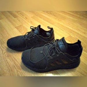 Black men's sneakers size 5.5 in  really good conditions